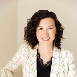 Beth Larson headshot