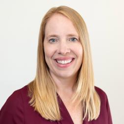 Leslie Huber Headshot