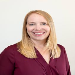 Leslie Huber Headshot