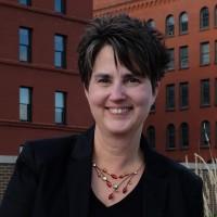 Laura Vitelli Headshot